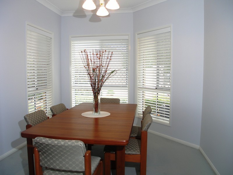 1 Barnstos Place, Carindale QLD 4152