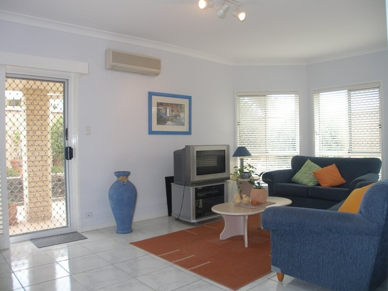 1 Barnstos Place, Carindale QLD 4152