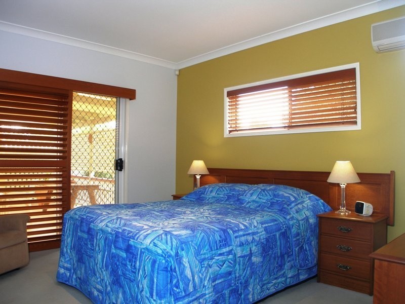 1 Barnstos Place, Carindale QLD 4152