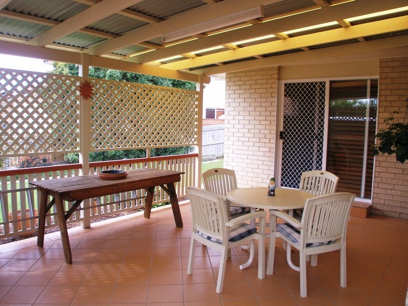 1 Barnstos Place, Carindale QLD 4152