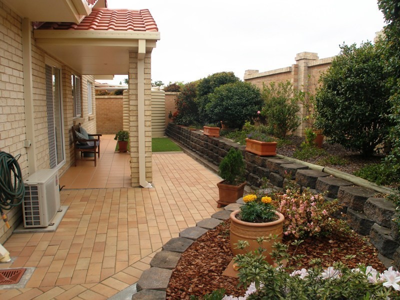 1 Barnstos Place, Carindale QLD 4152