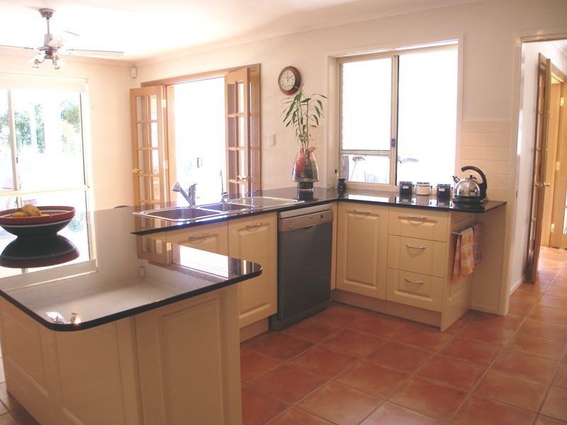 37 Golden Oak Crescent, Carindale QLD 4152