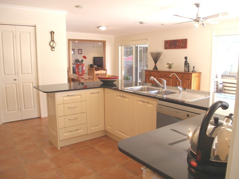 37 Golden Oak Crescent, Carindale QLD 4152