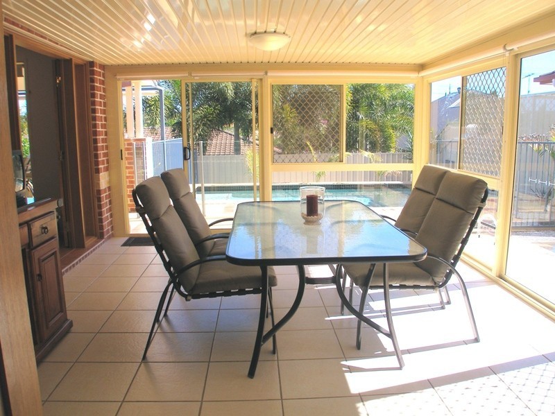 37 Golden Oak Crescent, Carindale QLD 4152