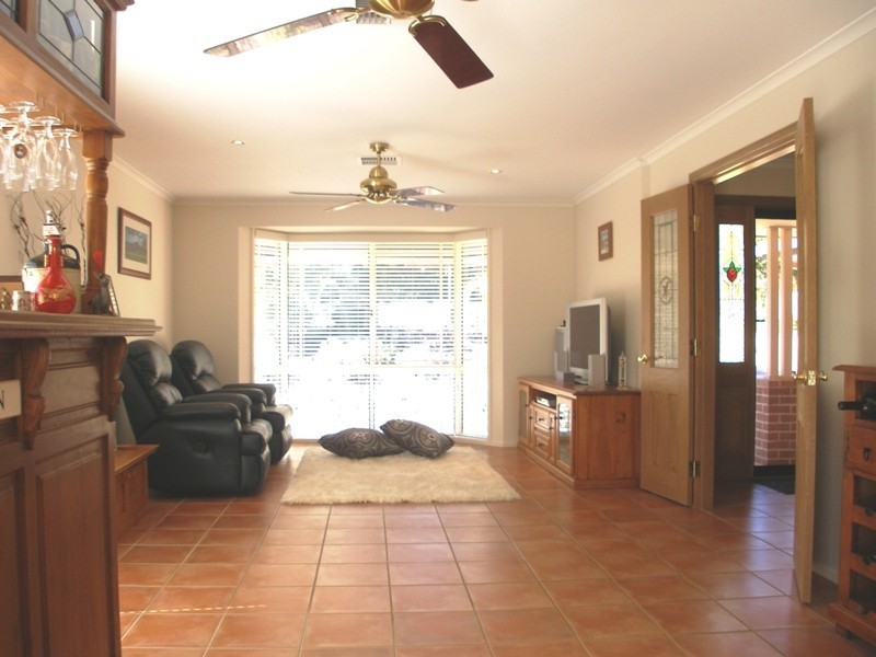 37 Golden Oak Crescent, Carindale QLD 4152