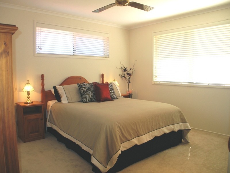 37 Golden Oak Crescent, Carindale QLD 4152