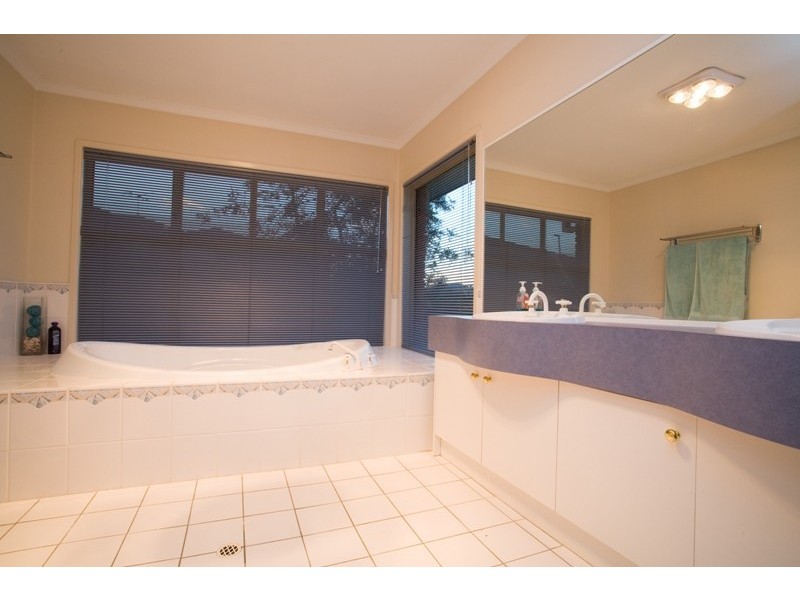 101 Cribb Road, Carindale QLD 4152