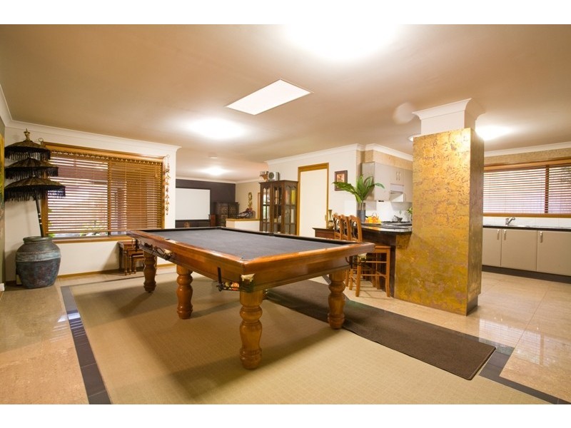 74 Kilmorey Street, Carindale QLD 4152