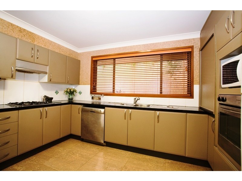 74 Kilmorey Street, Carindale QLD 4152