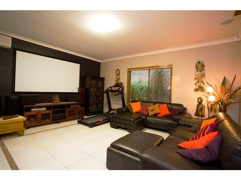 74 Kilmorey Street, Carindale QLD 4152