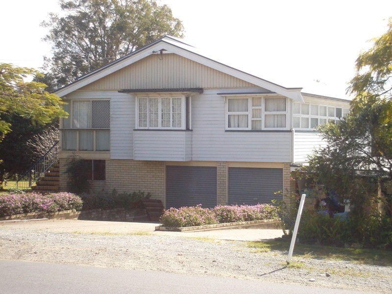 8 London Road, Belmont QLD 4153