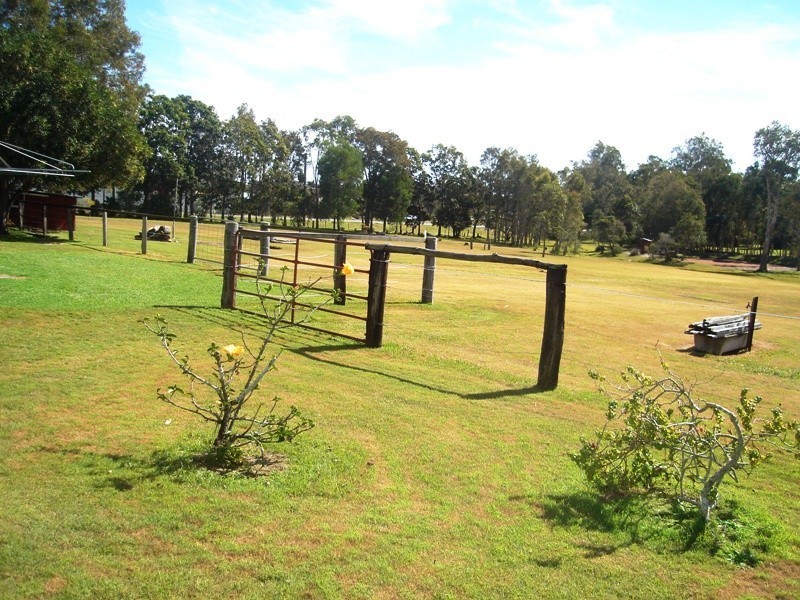 8 London Road, Belmont QLD 4153