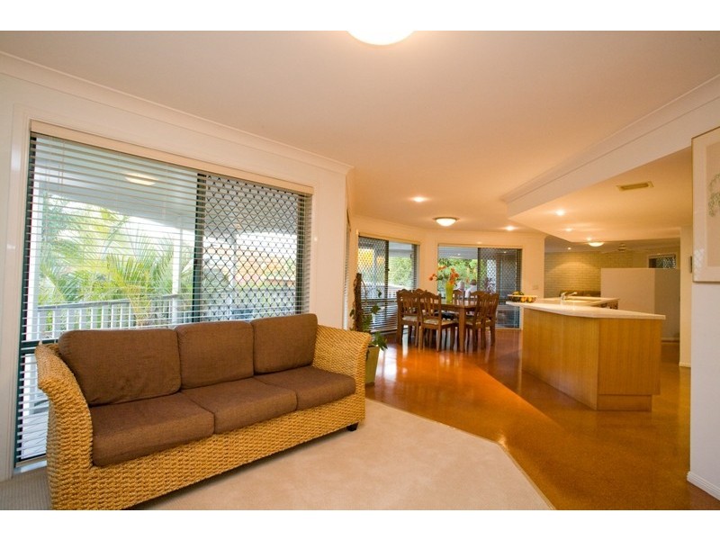 22 Beaulieu Crescent, Carindale QLD 4152