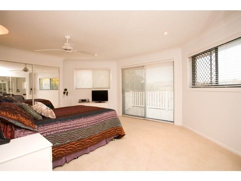 22 Beaulieu Crescent, Carindale QLD 4152