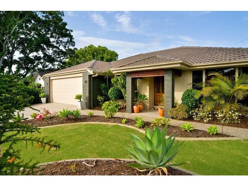 1 Bushlark Way, Carindale QLD 4152