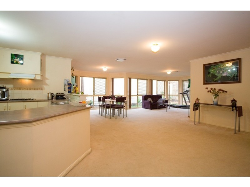 96 Coventry Circuit, Carindale QLD 4152