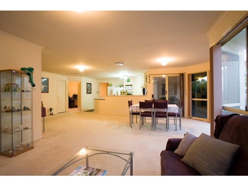 96 Coventry Circuit, Carindale QLD 4152