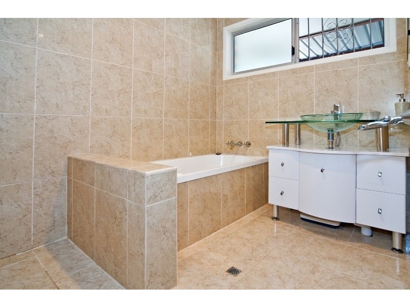 1007 Creek Road, Carindale QLD 4152