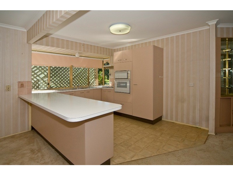 102 Cadogan Street, Carindale QLD 4152