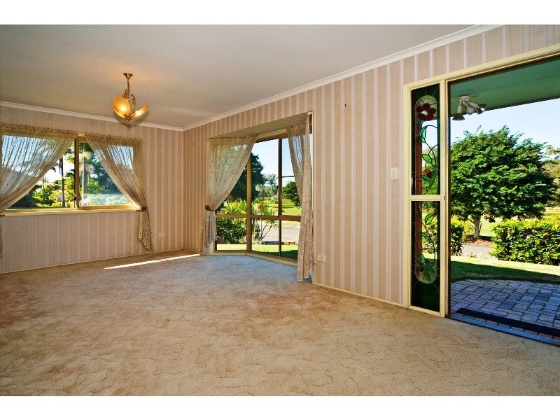 102 Cadogan Street, Carindale QLD 4152