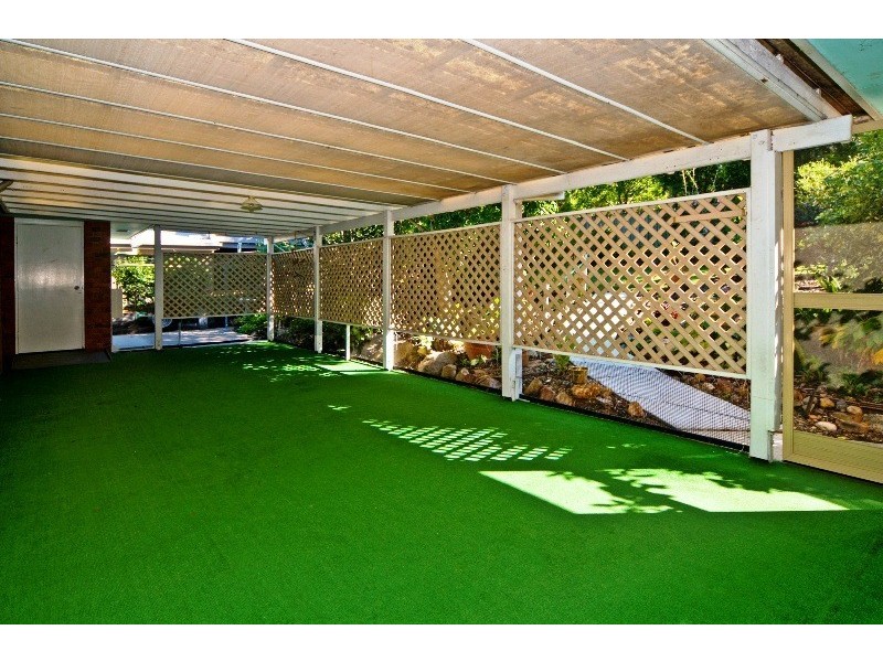 102 Cadogan Street, Carindale QLD 4152