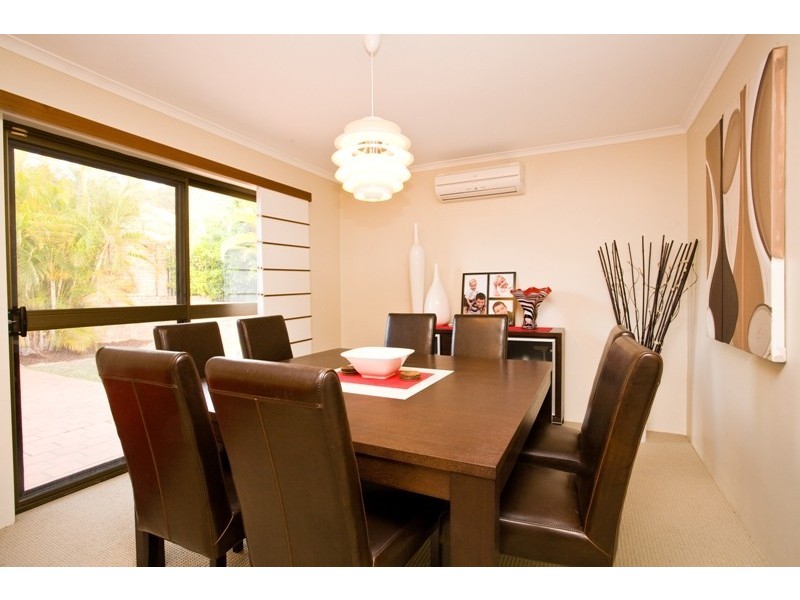 7 Raymore Court, Carindale QLD 4152