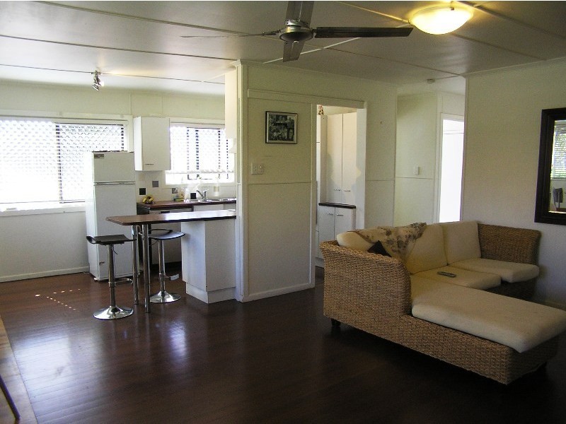 327 Hawthorne Road, Hawthorne QLD 4171