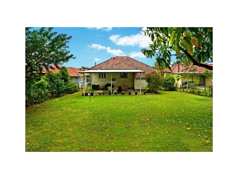 39 East Street, Camp Hill QLD 4152