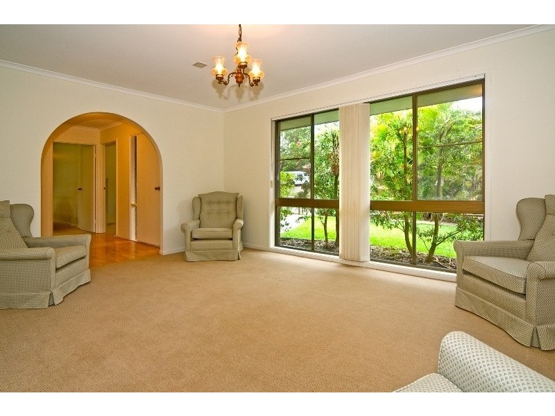 25 Bamburgh Street, Carindale QLD 4152