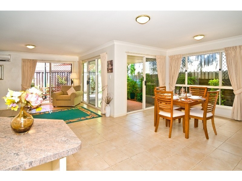 1 Flame Tree Crescent, Carindale QLD 4152