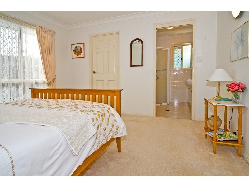 1 Flame Tree Crescent, Carindale QLD 4152