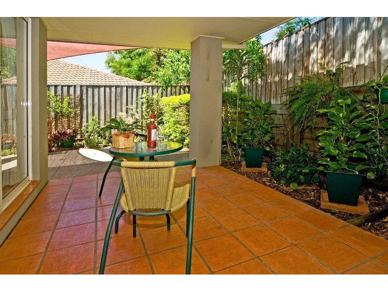 1 Flame Tree Crescent, Carindale QLD 4152