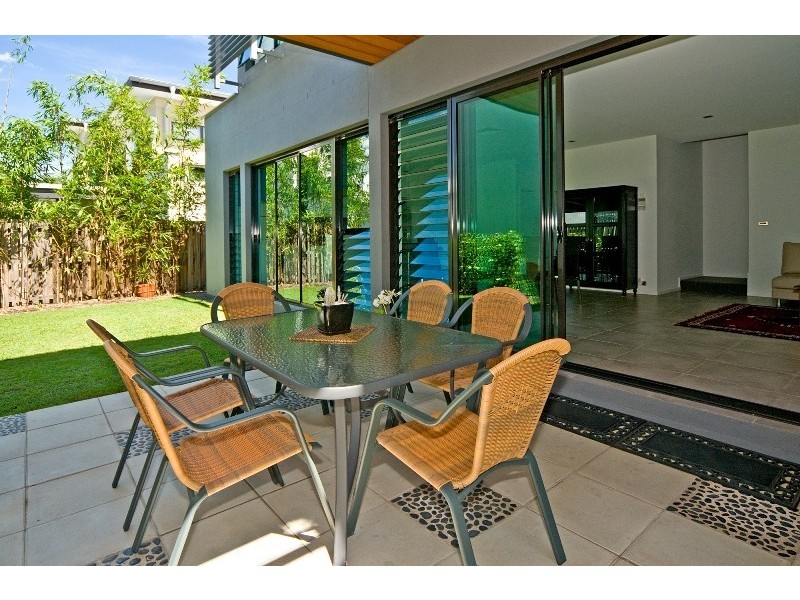 47 Shore Crescent, Bulimba QLD 4171