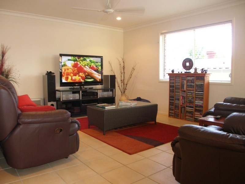 37 Golden Oak Crescent, Carindale QLD 4152