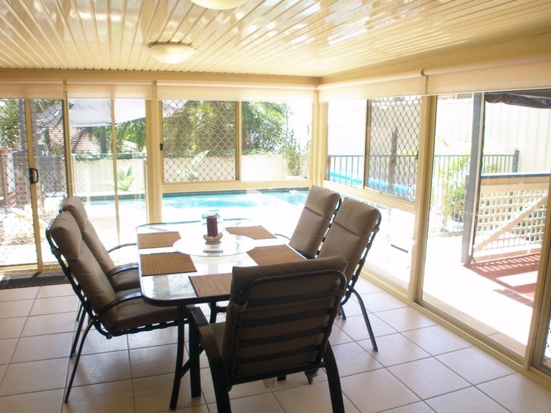 37 Golden Oak Crescent, Carindale QLD 4152