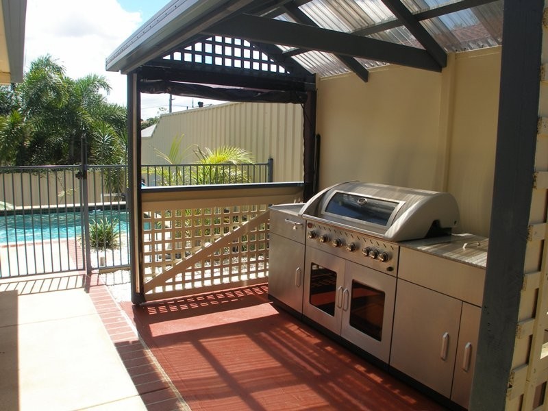 37 Golden Oak Crescent, Carindale QLD 4152