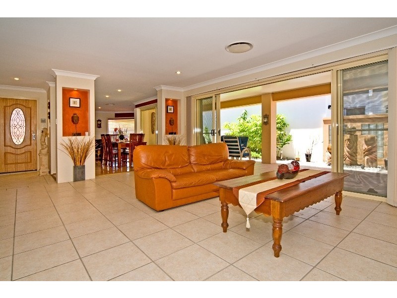 11 Sirocco Place, Carindale QLD 4152