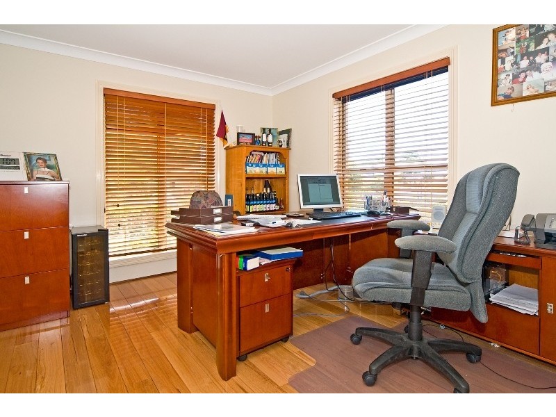 11 Sirocco Place, Carindale QLD 4152