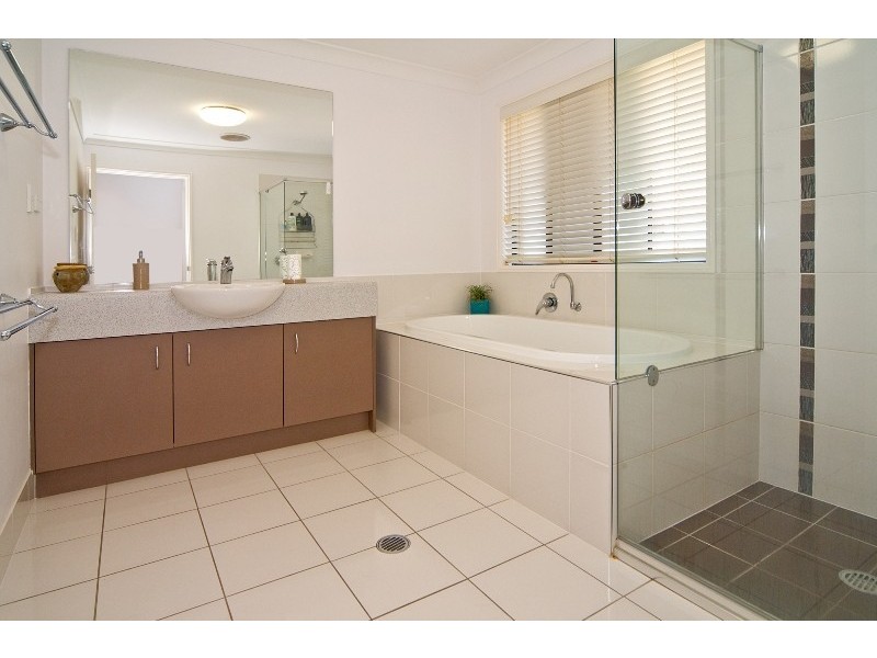 6 Giordano Place, Belmont QLD 4153