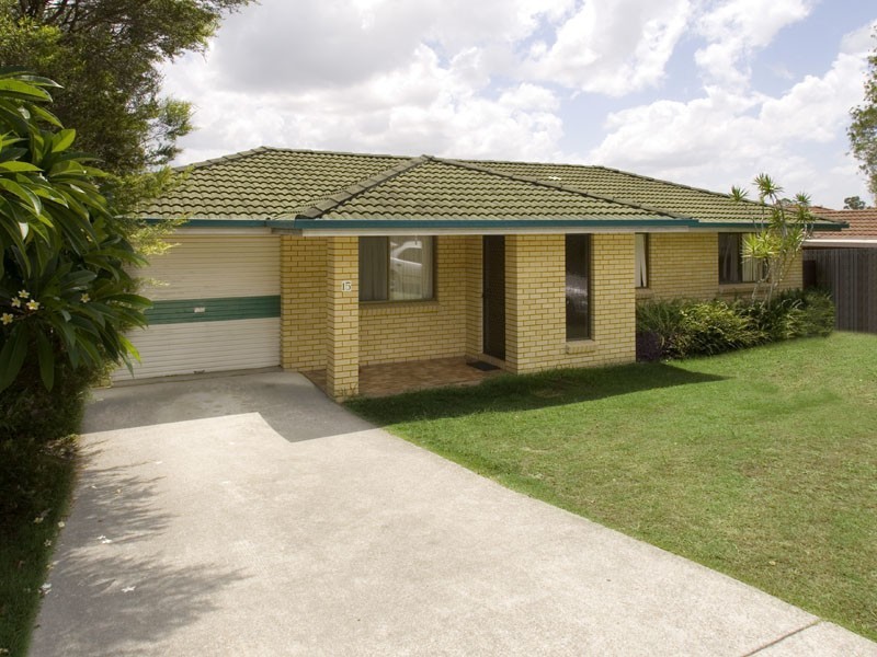 15 Naretha Street, Carindale QLD 4152