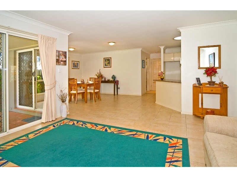 1 Flame Tree Crescent, Carindale QLD 4152