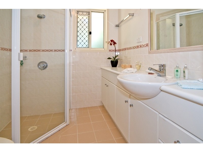 1 Flame Tree Crescent, Carindale QLD 4152