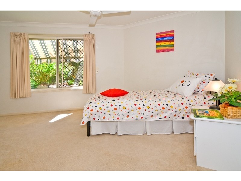 1 Flame Tree Crescent, Carindale QLD 4152