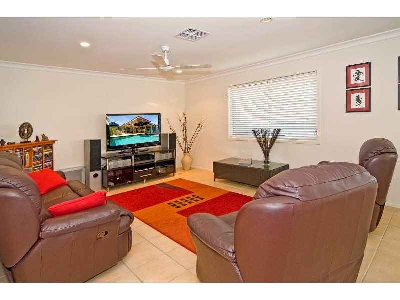 37 Golden Oak Crescent, Carindale QLD 4152