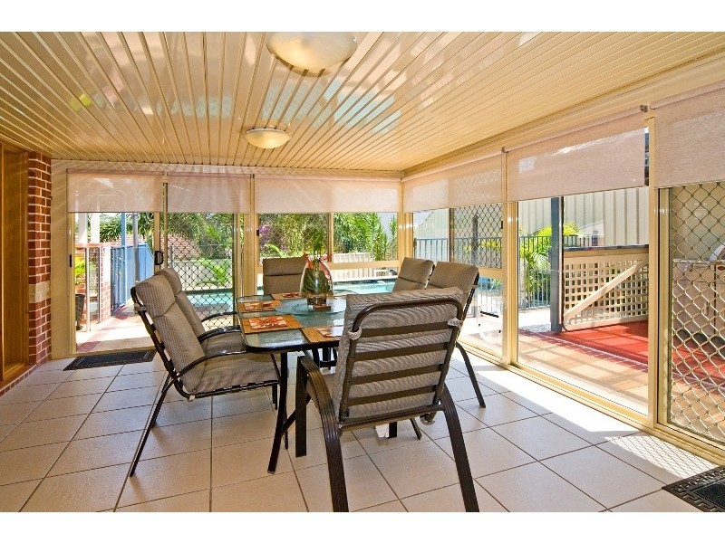 37 Golden Oak Crescent, Carindale QLD 4152