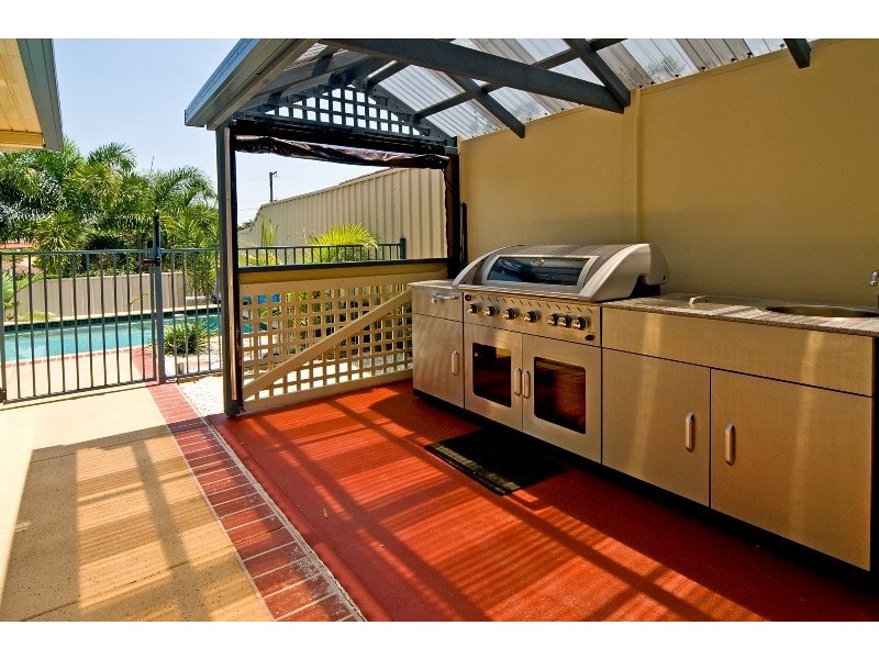 37 Golden Oak Crescent, Carindale QLD 4152