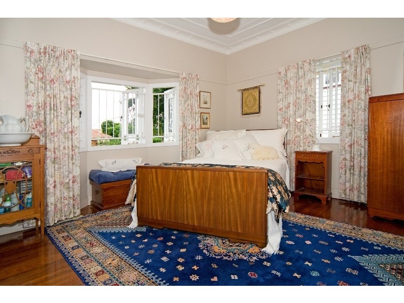 10 Stodart Street, Coorparoo QLD 4151