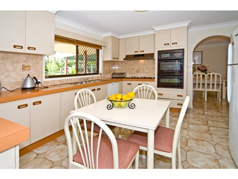 18 Stanmere Street, Carindale QLD 4152