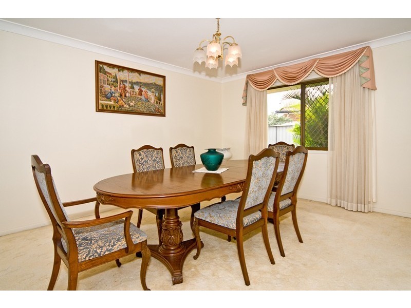 18 Stanmere Street, Carindale QLD 4152