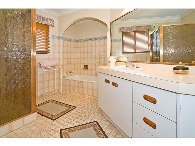 18 Stanmere Street, Carindale QLD 4152